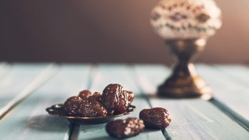  مختص لـ