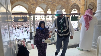 جهود إنسانية رائدة.. الكشافة تسطر أروع النماذج في إرشاد التائهين بالحرم المكي