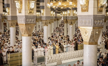  جموع المصلين في المسجد النبوي