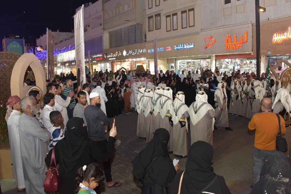 «العرضة السعودية» تزين انطلاق احتفالات التأسيس في الدمام - اليوم 