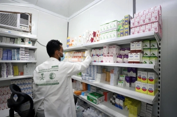 العيادات الطبية المتنقلة تواصل تقديم خدماتها في مديرية عبس بمحافظة حجة - واس