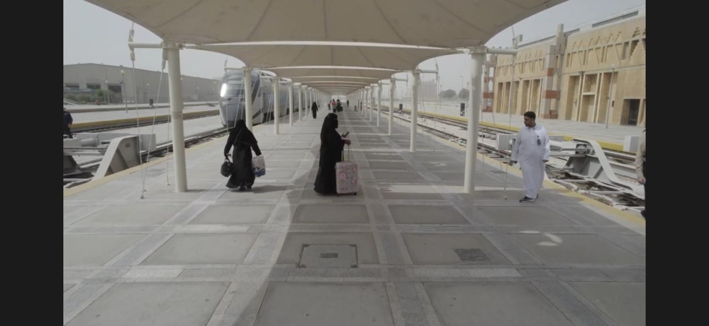 «سار» تنقل 35 ألف مسافر.. و14 رحلة يومية بقطار الشرق تؤمن عودة الخليجيين