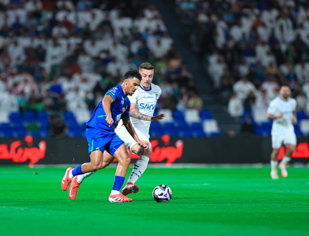 الهلال لمواصلة مطاردة الصدارة في مواجهة الفتح