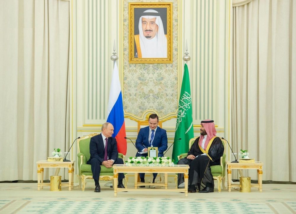 ولي العهد يستقبل الرئيس الروسي - واس