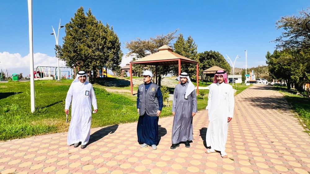 أمين الباحة يتابع أعمال تجهيز المنتزهات والحدائق لعيد الفطر