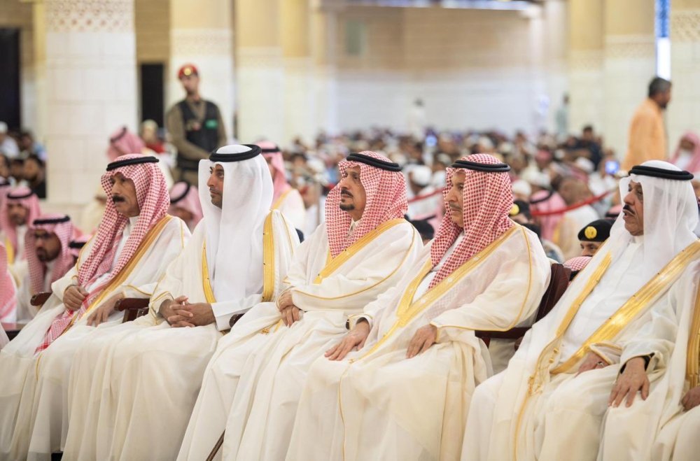 أمير منطقة الرياض يؤدي صلاة عيد الفطر - اليوم 