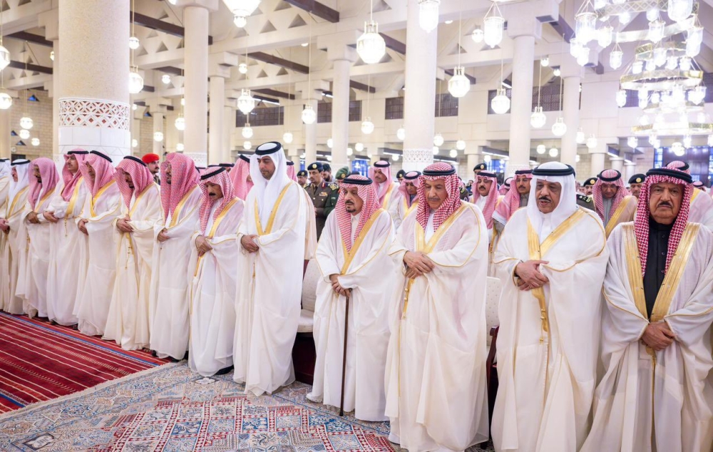 أمير منطقة الرياض يؤدي صلاة عيد الفطر - اليوم 