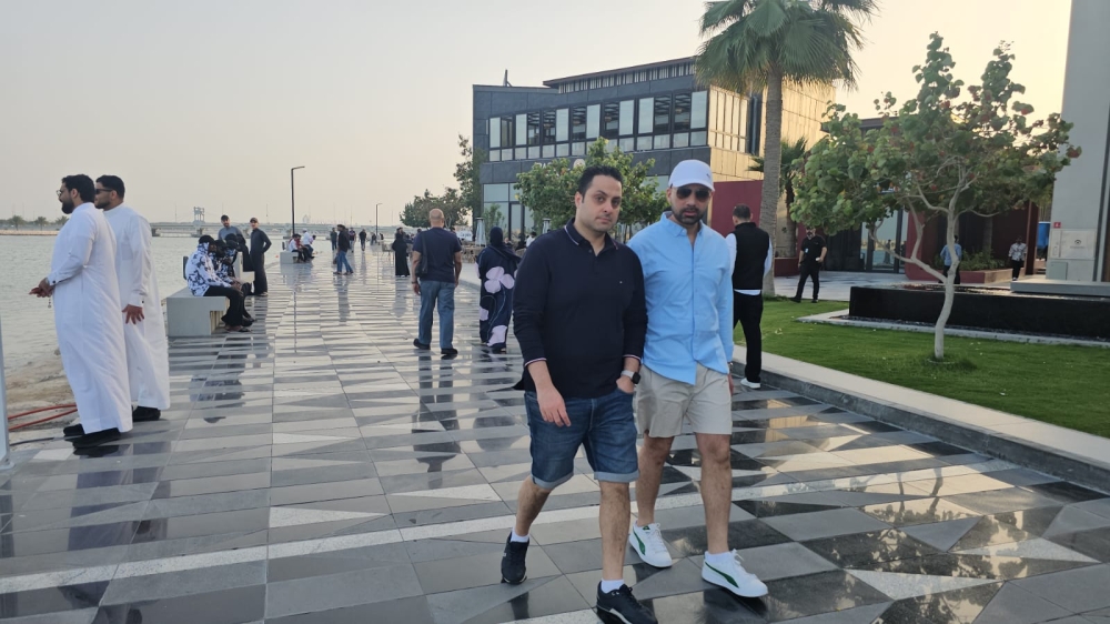 الرياضة والتنزه تجمع العائلات على واجهات القطيف