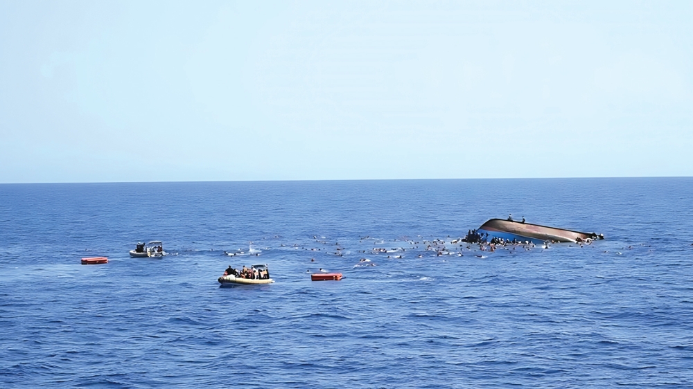 إندونيسيا.. البحث عن 27 شخصًا بعد حادث غرق قارب