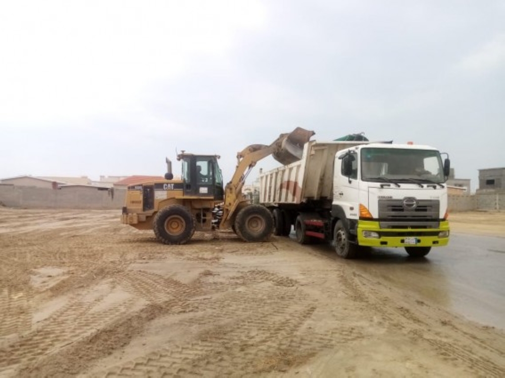 البلدية.. إزالة 2335 طناً من الأنقاض في جوف بني هاجر
