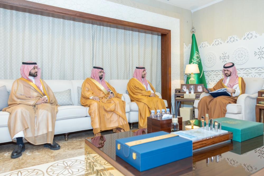 نائب أمير المنطقة الشرقية يتسلّم التقرير السنوي لهيئة تطوير المنطقة لعام 2025 - واس