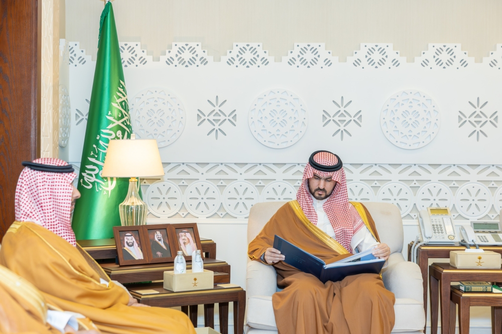نائب أمير المنطقة الشرقية يتسلّم التقرير السنوي لهيئة تطوير المنطقة لعام 2025 - واس