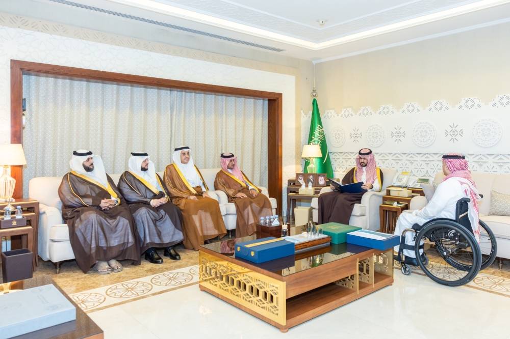 نائب أمير الشرقية يطّلع على جهود جمعية “طويق” في تأهيل الكوادر الوطنية - اليوم