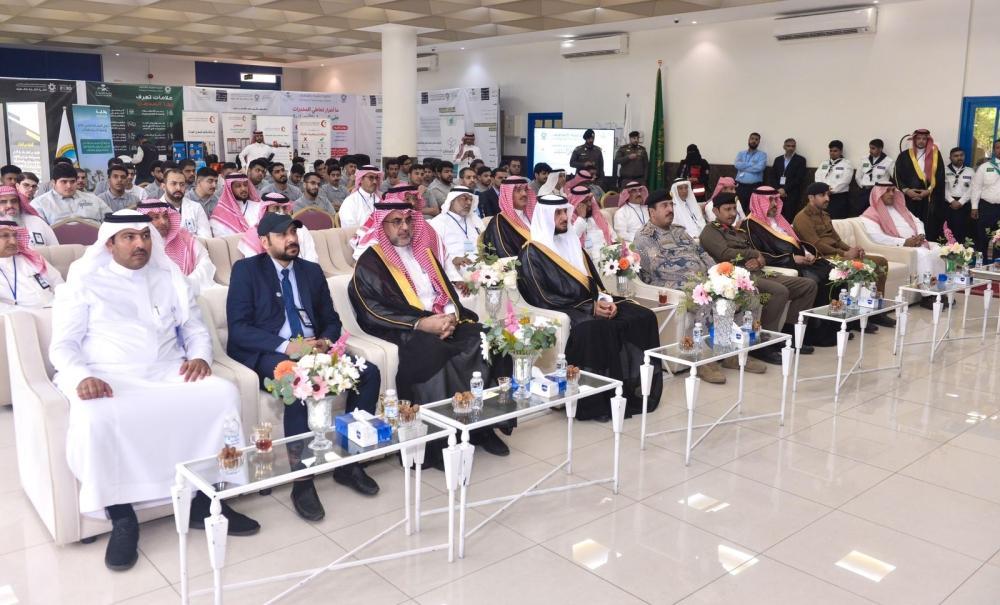 محافظ القطيف يفتتح معرضًا توعويًا للتحصين ضد المخدرات - اليوم