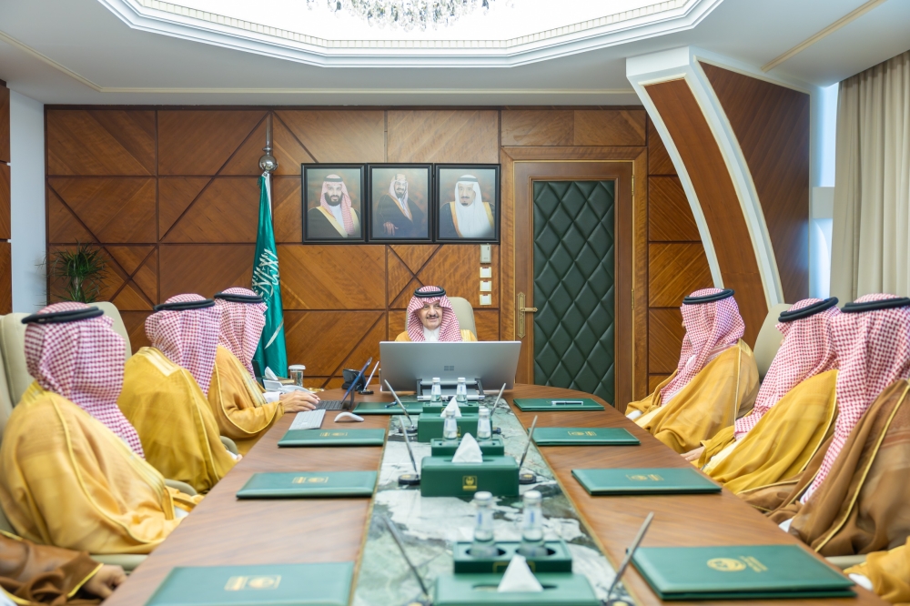 أمير الشرقية يستقبل الرئيس التنفيذي لمطارات الدمام ويشيد بتطوير النقل الجوي