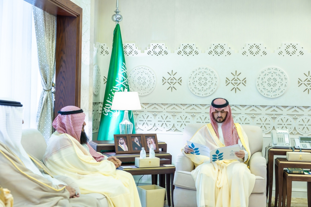 نائب أمير الشرقية يطّلع على تقرير برنامج زكاة الفطر الموحد لعام 1447هـ