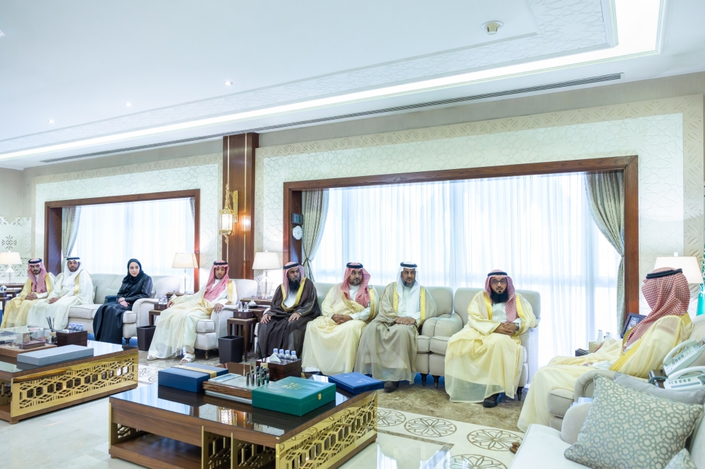 نائب أمير الشرقية يطّلع على تقرير برنامج زكاة الفطر الموحد لعام 1447هـ - اليوم 