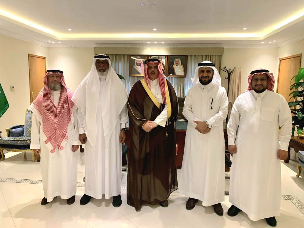 محافظ الجبيل يطّلع على برامج وأنشطة جمعية محبة للتنمية الأسرية