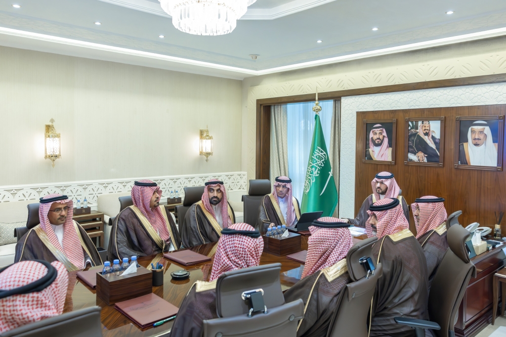 نائب أمير الشرقية يطلع على الخدمات التشغيلية لمطارات الدمام - اليوم 