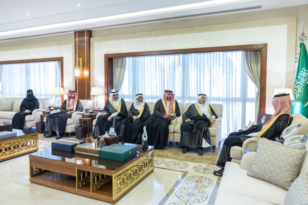 نائب أمير الشرقية يطّلع على جهود جمعية أصدقاء البيئة - اليوم 