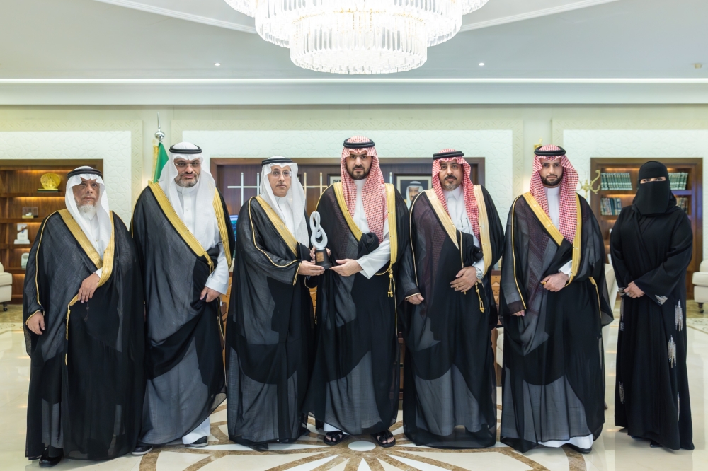 نائب أمير الشرقية يطّلع على جهود جمعية أصدقاء البيئة - اليوم 