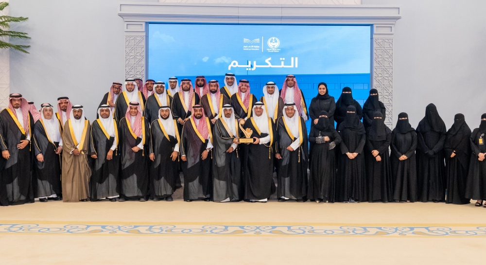 محافظ الأحساء يستقبل قيادات التعليم ويكرّم الفائزين بالجوائز المحلية والدولية - اليوم