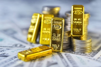 انخفاض أسعار الذهب مع ترقب نتائج المحادثات الأمريكية الإيرانية