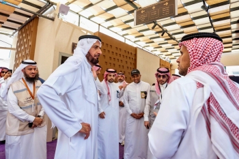 وزير الحج والعمرة يتفقد جاهزية المخيمات في منى - واس 