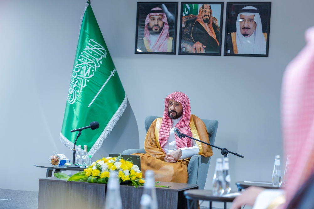 وزير العدل يتفقد محاكم جدة ويلتقي بالمستفيدين - اليوم 