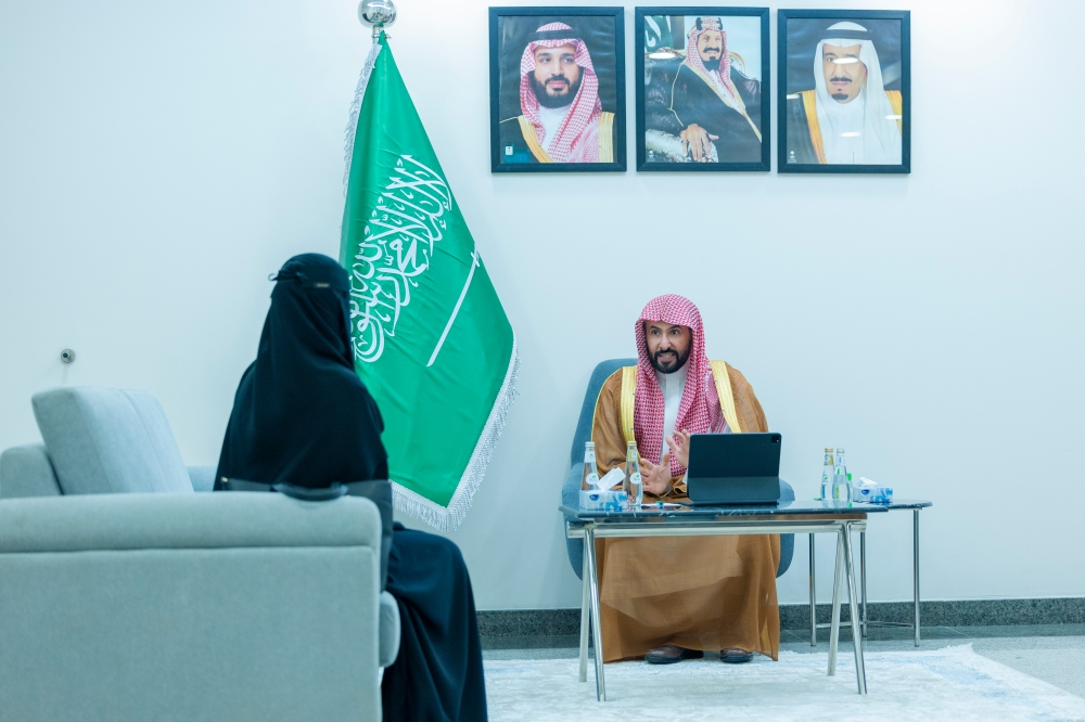 وزير العدل يتفقد محاكم جدة ويلتقي بالمستفيدين - اليوم 