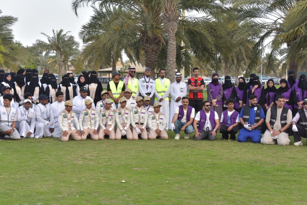 250 متطوعًا يزينون واجهة الدمام البحرية بالشتلات الزراعية - اليوم
