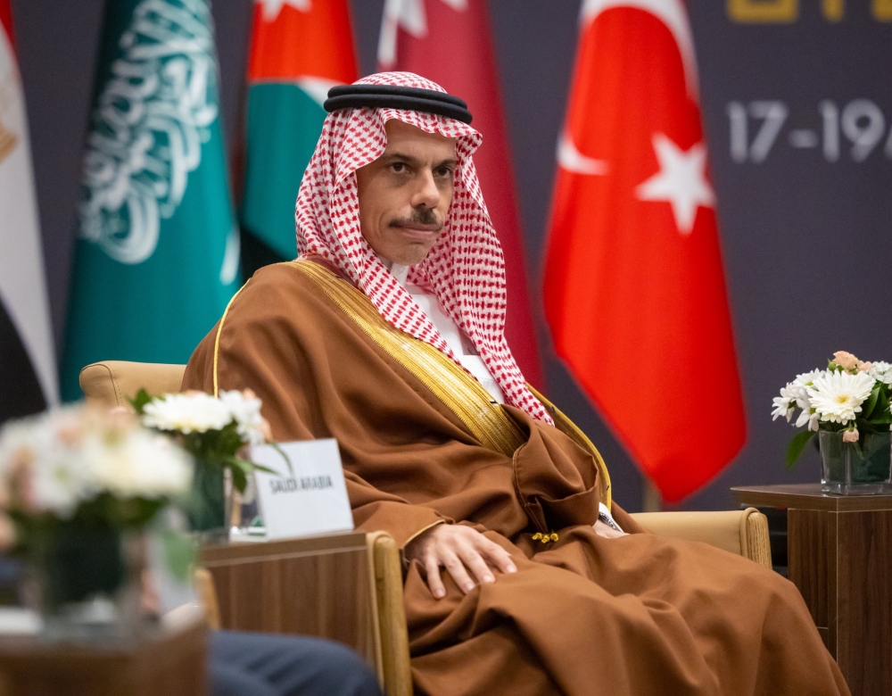 وزير الخارجية يبحث مساعي وقف الاعتداءات الإسرائيلية مع رئيس النواب اللبناني