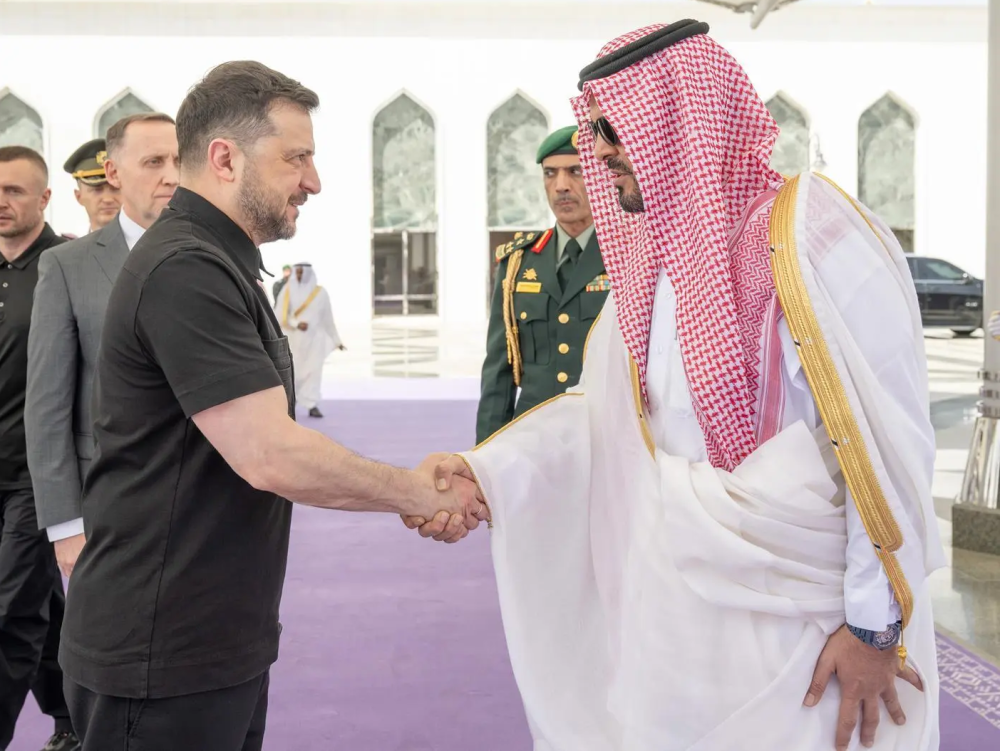 رئيس أوكرانيا يصل إلى جدة