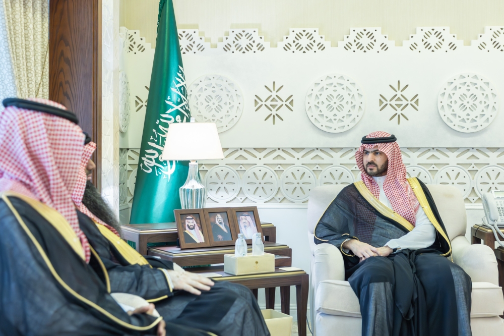 نائب أمير الشرقية يطّلع على جهود البريد السعودي بالمنطقة