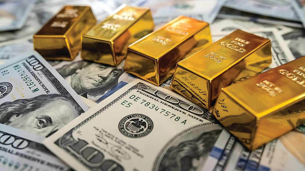 الذهب يواصل الهبوط تحت ضغط الدولار والنفط.. والفضة تهوي 3.3%
