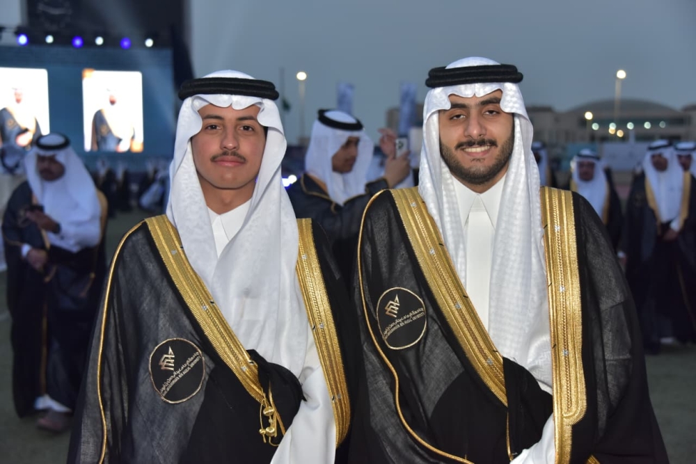 خريجو جامعة الإمام عبدالرحمن بن فيصل يحتفون بإنجازهم في حفلهم الـ47 - اليوم 