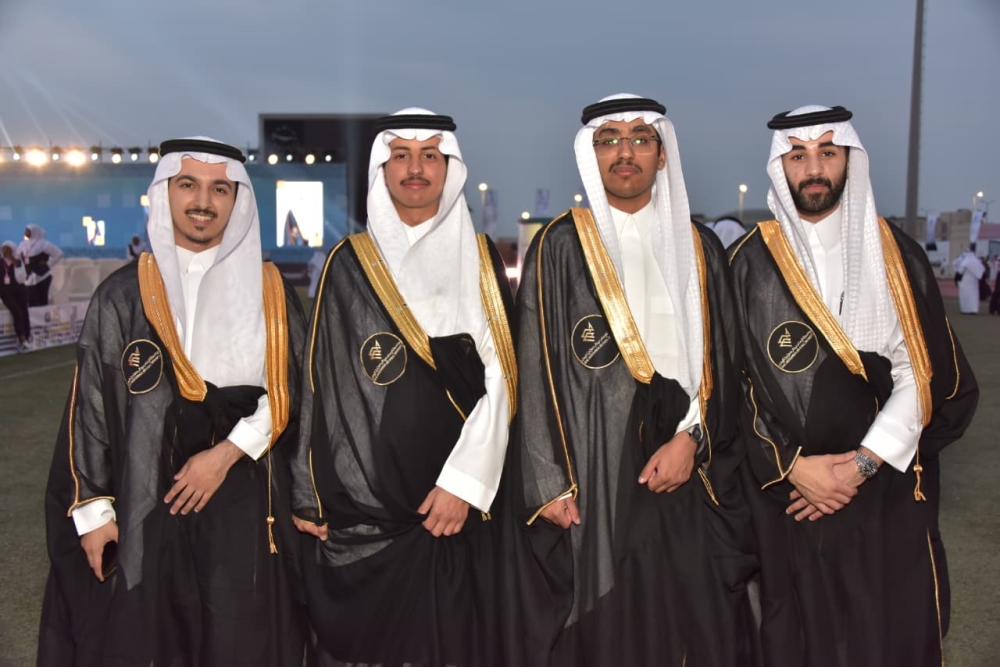 خريجو جامعة الإمام عبدالرحمن بن فيصل يحتفون بإنجازهم في حفلهم الـ47 - اليوم 