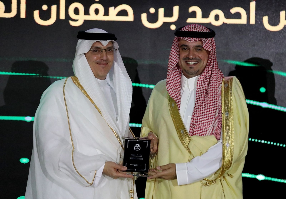بن جلوي يكرم رؤوساء الاتحاد السعودي للسباحة السابقين 