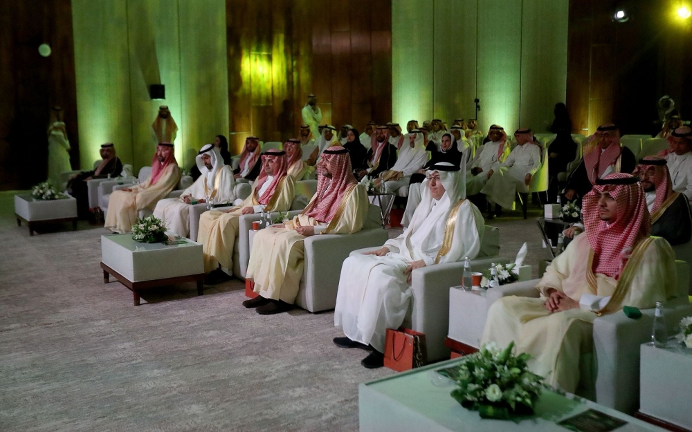 بن جلوي يكرم رؤوساء الاتحاد السعودي للسباحة السابقين 