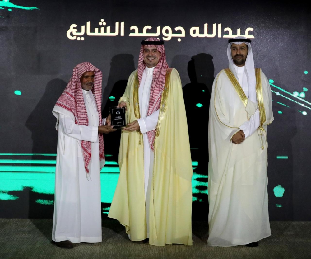 بن جلوي يكرم رؤوساء الاتحاد السعودي للسباحة السابقين 