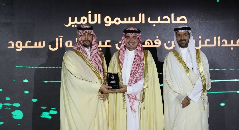 بن جلوي يكرم رؤوساء الاتحاد السعودي للسباحة السابقين 