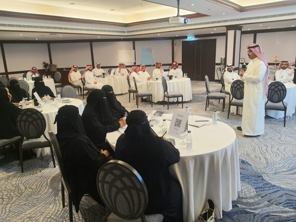 برنامج دولي لتطوير كفاءة 1541 قائداً مدرسياً في الأحساء
