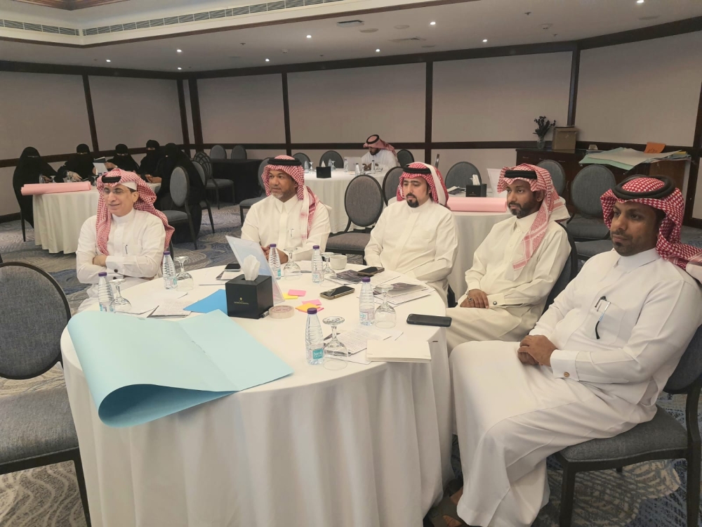 برنامج دولي لتطوير كفاءة 1541 قائداً مدرسياً في الأحساء
