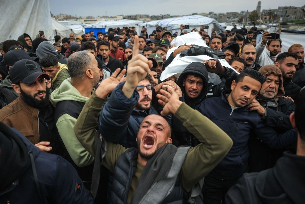 ارتفاع عدد الشهداء الفلسطينيين في العدوان على غزة إلى 72,612 شهيدًا - وكالات
