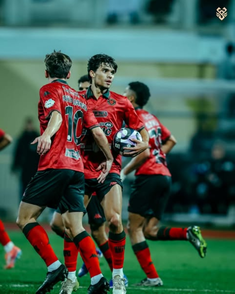 إصابة قوية لـ نجم الخلود في مباراة الاتحاد ومغادرته المباراة