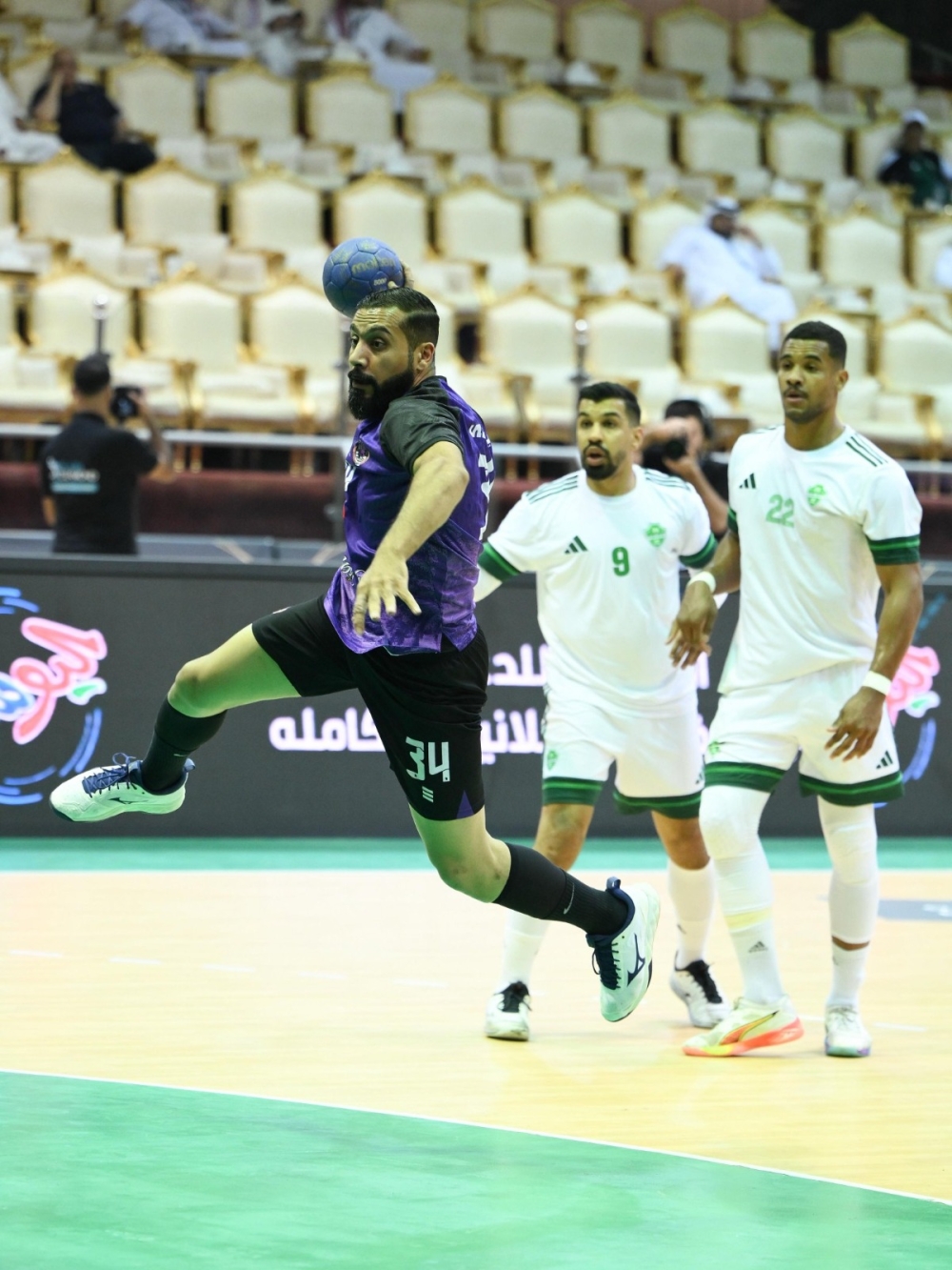 الهدى يضرب موعدًا مع الخليج في نهائي نخبة اليد بعد التعادل مع الأهلي 