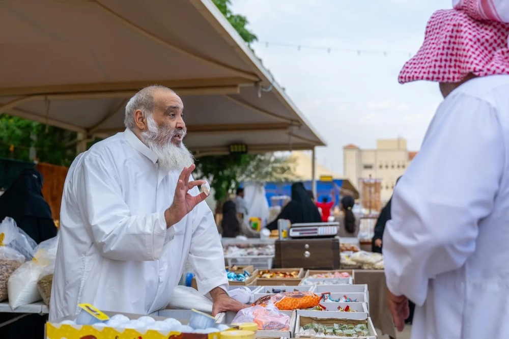 سوق الاثنين في عيون الجواء - واس