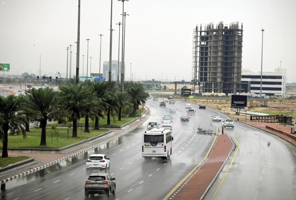 حتى 9 مساءً.. أمطار غزيرة ورياح على منطقتي جازان والباحة