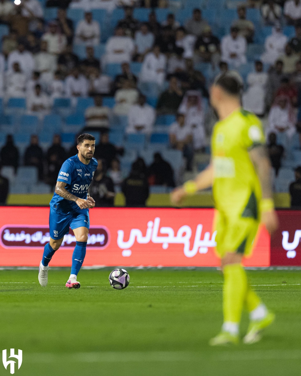 عاجل.. خبير تحكيمي يحسم الجدل لـ الميدان بشأن أحقية الهلال في ركلة جزاء أمام الخليج