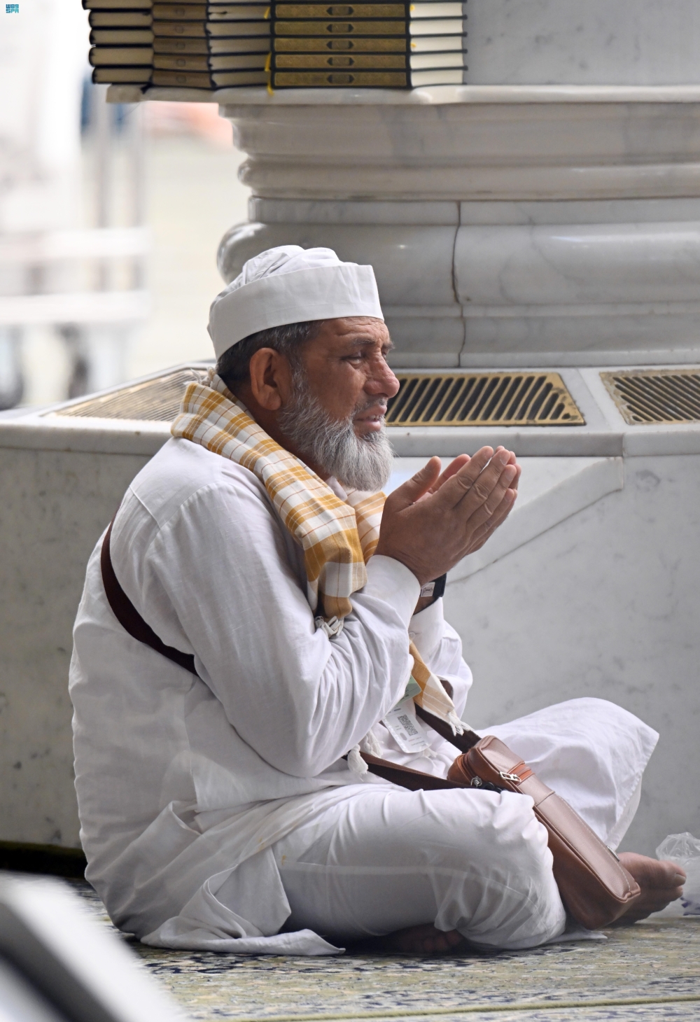 لحظات إيمانية يعيشها ضيوف الرحمن في المسجد النبوي - واس